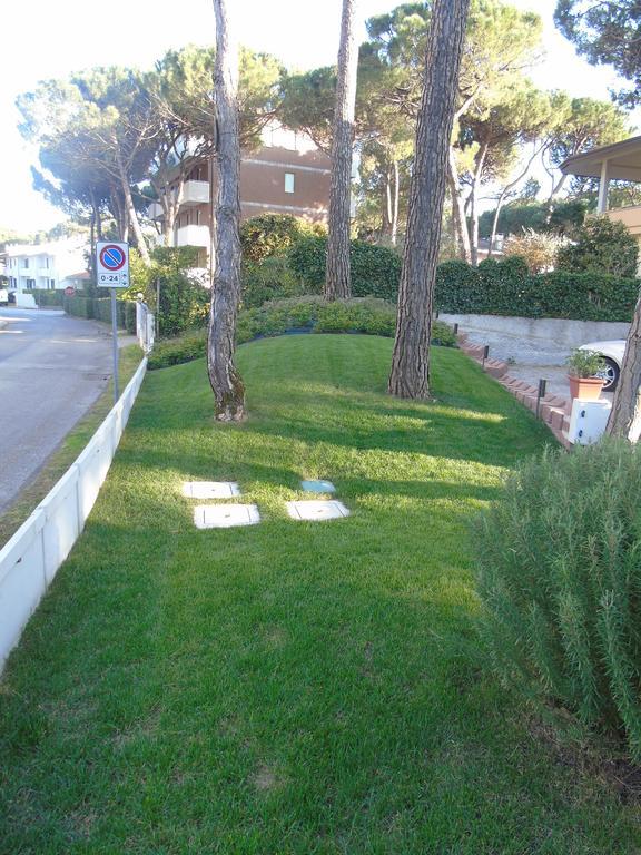 Villa Valeria Lignano Sabbiadoro Buitenkant foto